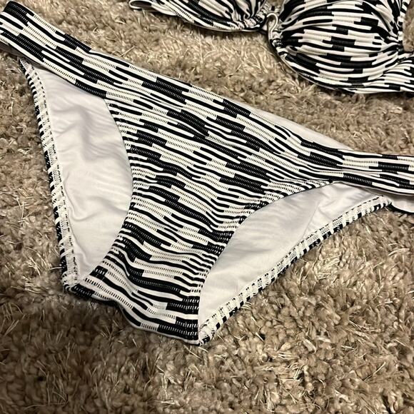 Victoria’s Secret Black Striped Bikini Size 32B - Picture 3 of 6